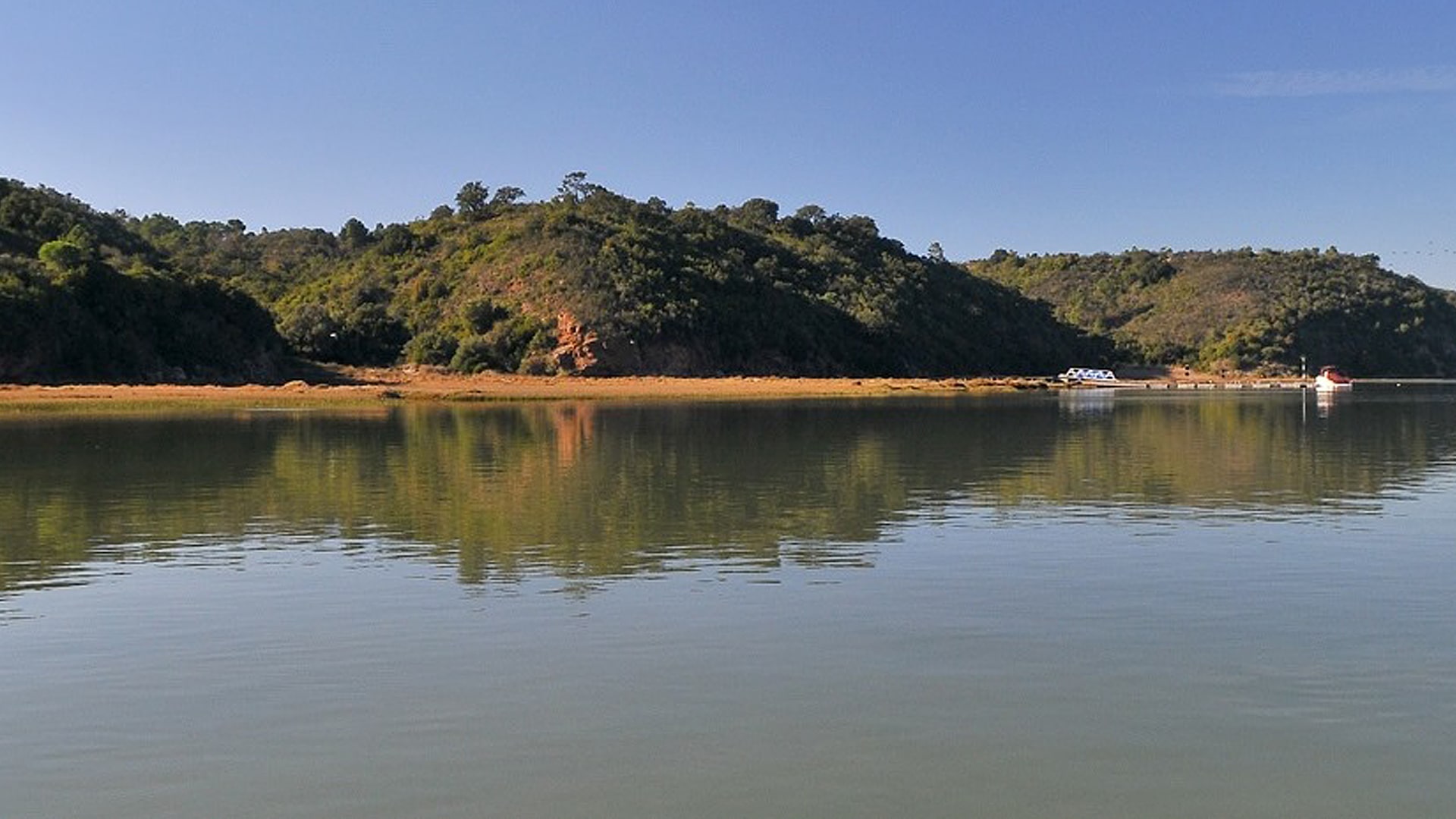 Qual o rio que passa em Santa Maria da Serra?